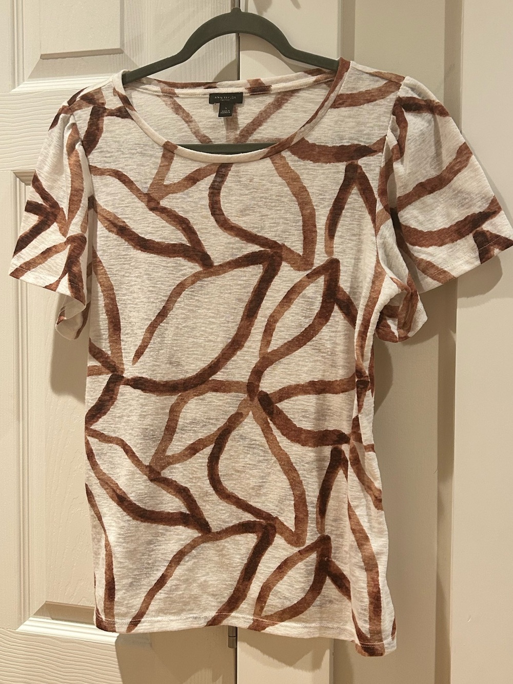 Ann Taylor White Tee with Brown Abstract Leaf Print